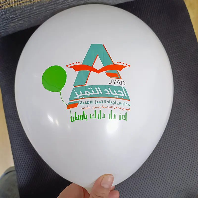 Cómo elegir entre serigrafía e impresión digital con globos