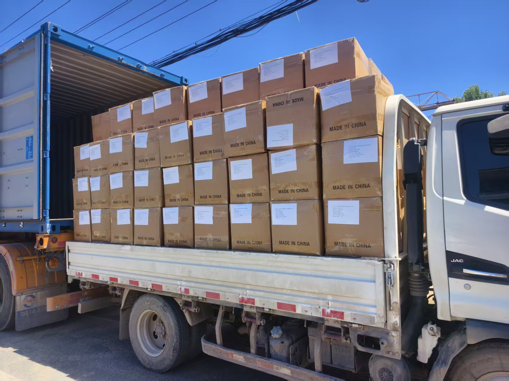 Cómo manejan las fábricas de globos pedidos grandes y complejos